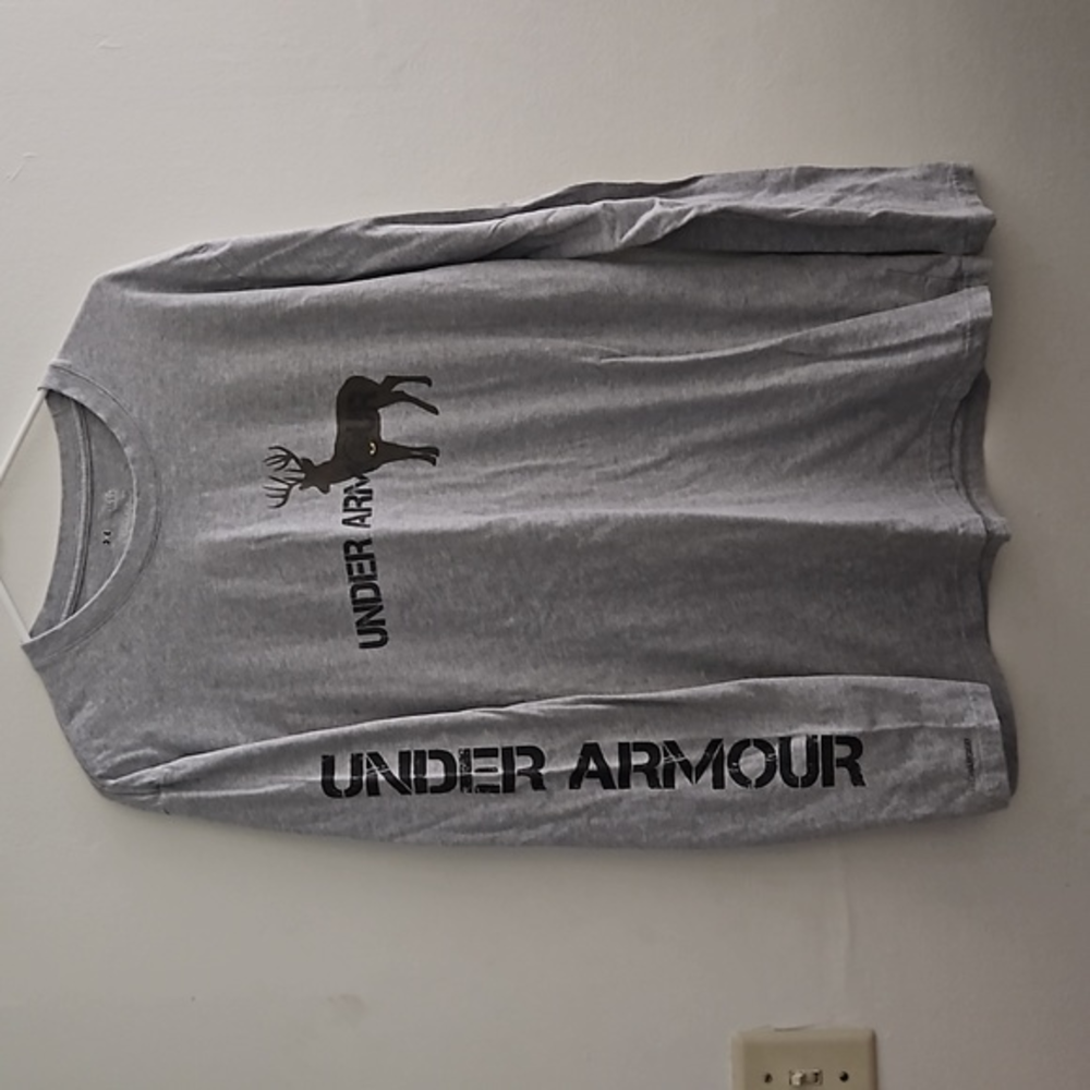 Large UnderArmour Long Sleeve Shirt